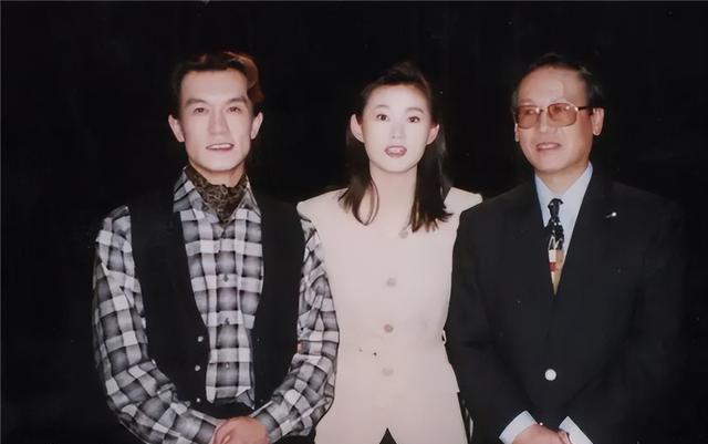 易烊千玺|纪实：18年李咏做完最后一次化疗，交代妻子：别把我的遗体运回国