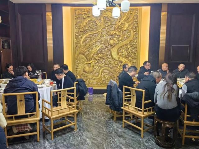 现场直击!豫满楼堂食恢复首日,“烟火气”逐渐回归