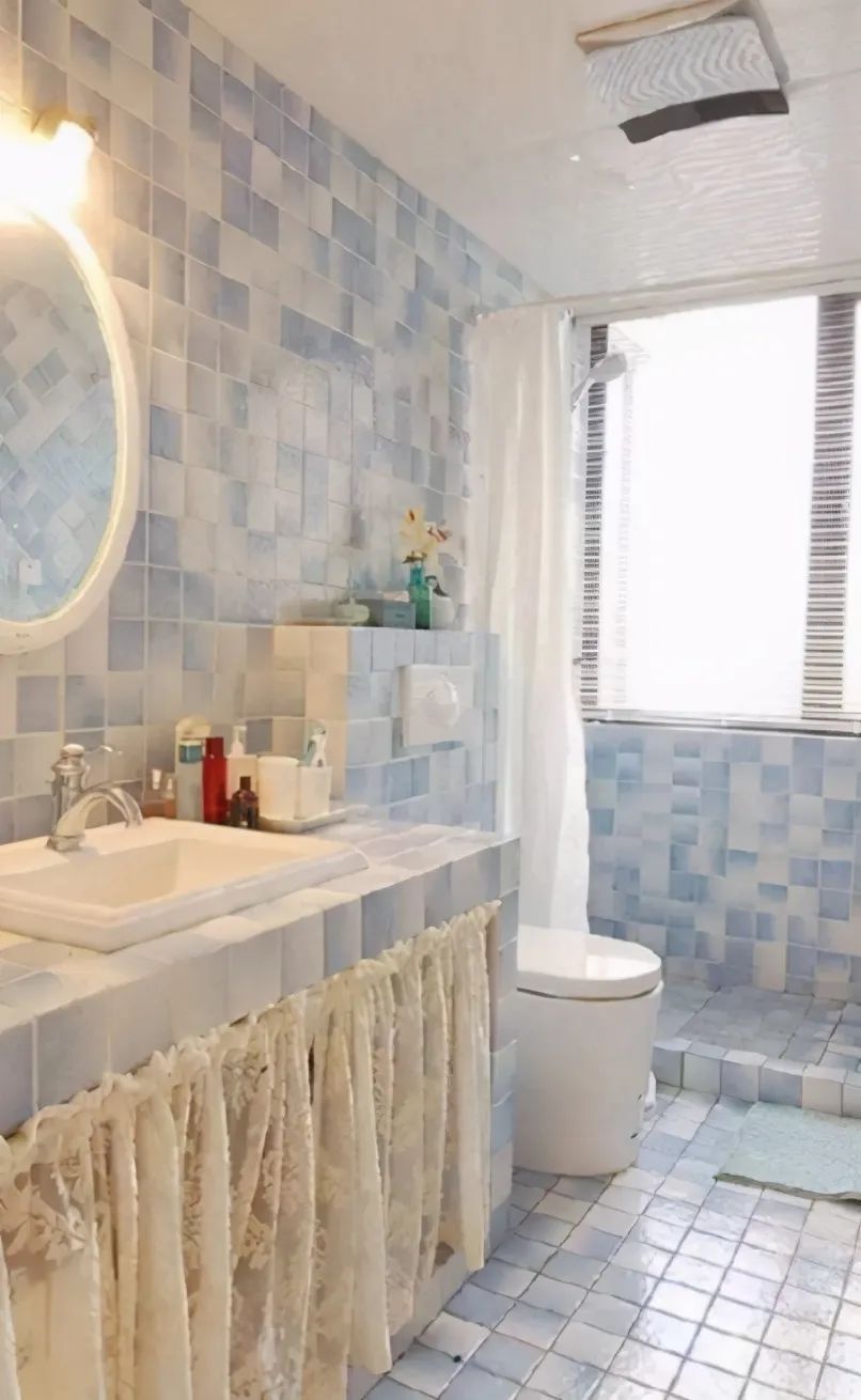 砖砌的洗手台,比千篇一律的成品好看太多,防水又耐用