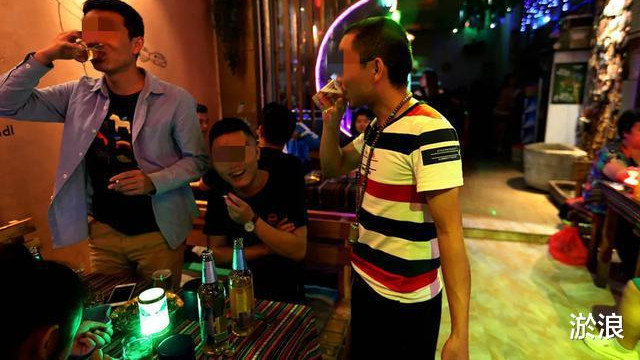 案例：男子炫耀妻子漂亮，被客户认出真实身份，并将臀部胎记说出