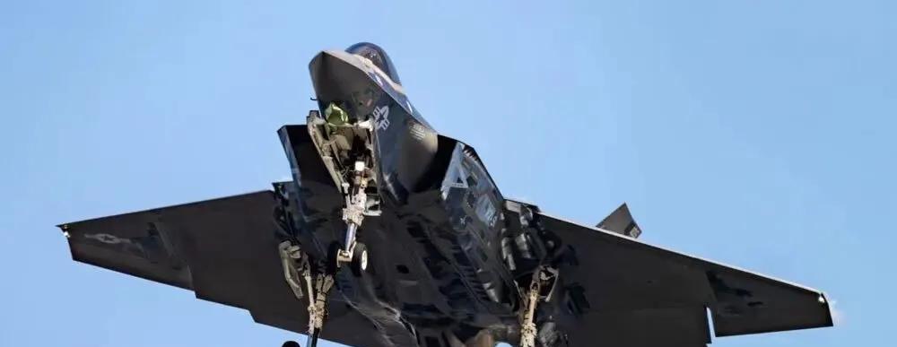 不升级换代改画皮？F-22/35采用“镜面”涂层参演，是蓄谋亚太吗