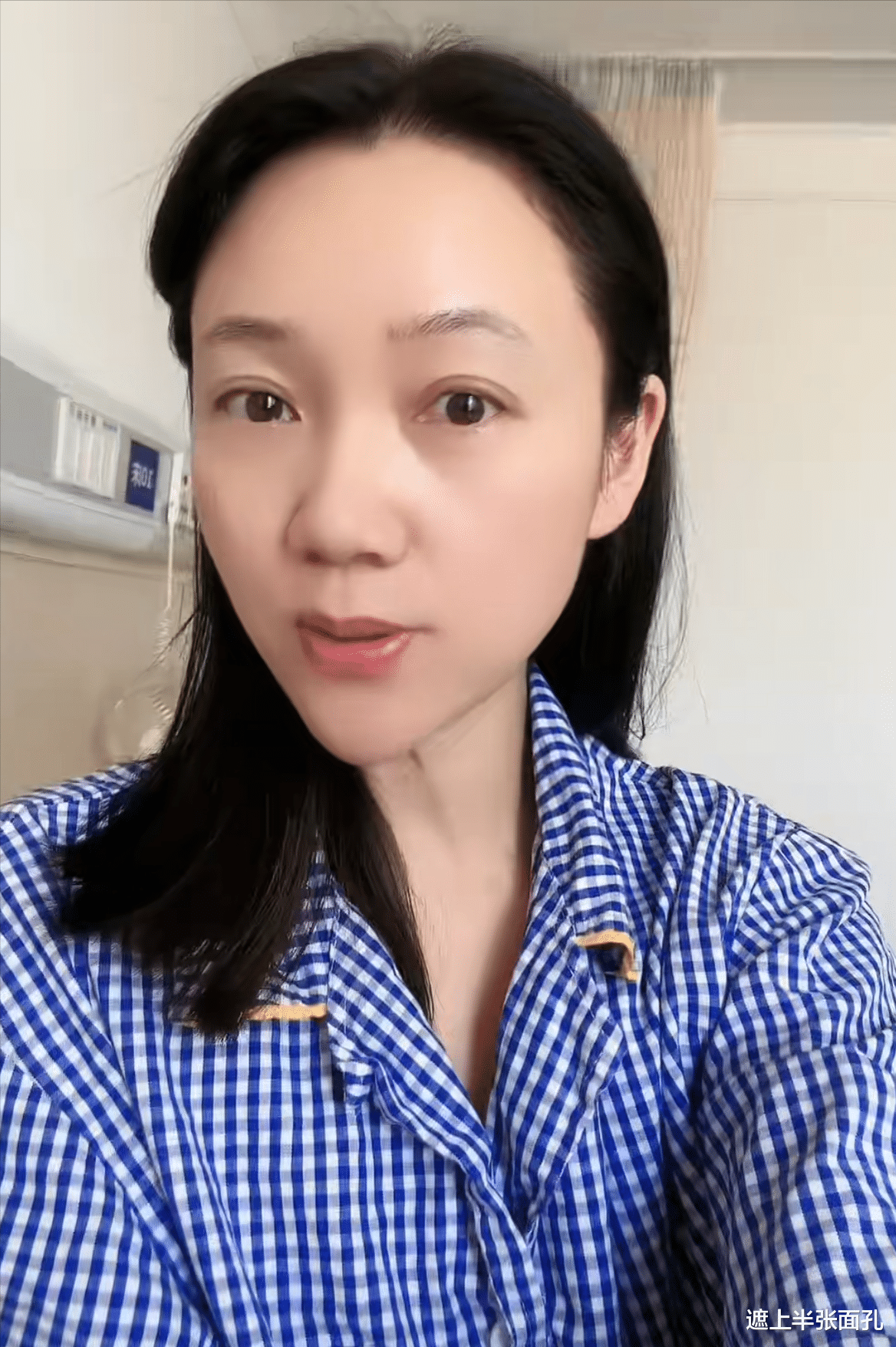 周群|周群住院，穿病号服素颜录视频，对自己一顿猛夸：甩某个人几条街