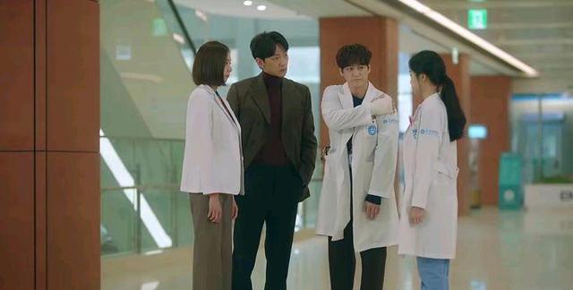 美丽|郑智薰主演的《幽灵医生》临近尾声还在灌水,角色服装比剧情好看