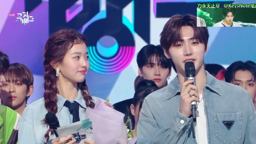 音乐银行|ENHYPEN朴成训音乐银行下车，同场张元英眼神亮了