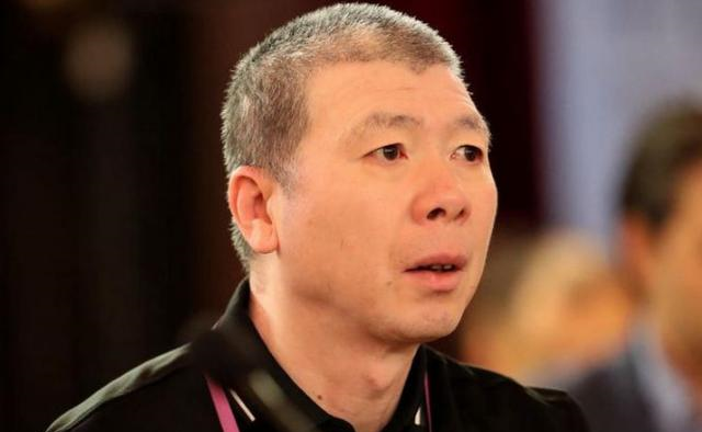 冯小刚|冯小刚调侃赵本山是黑社会后被打一耳光，反掌托后赵老高情商化解