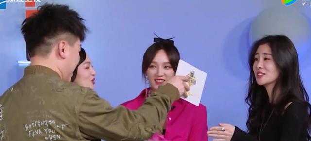 张碧晨|《天赐的声音》张碧晨难得落泪，周深暖心总结：敏感是歌手的天性