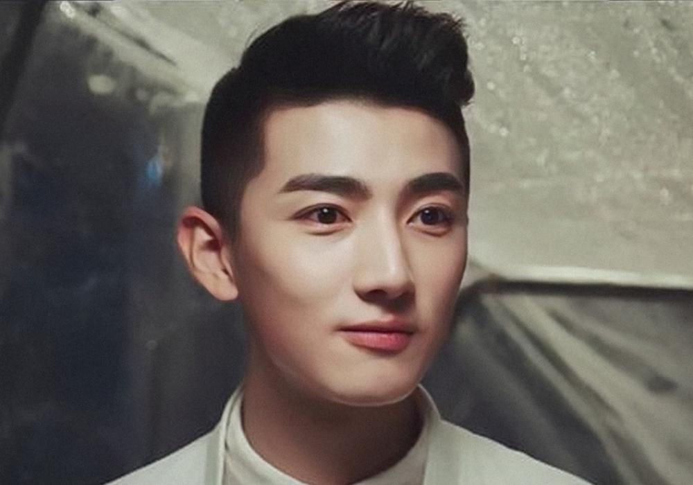 张艺兴|《盗墓笔记》5位真人解雨臣，张艺兴版经典，这位霸气侧漏太绝了