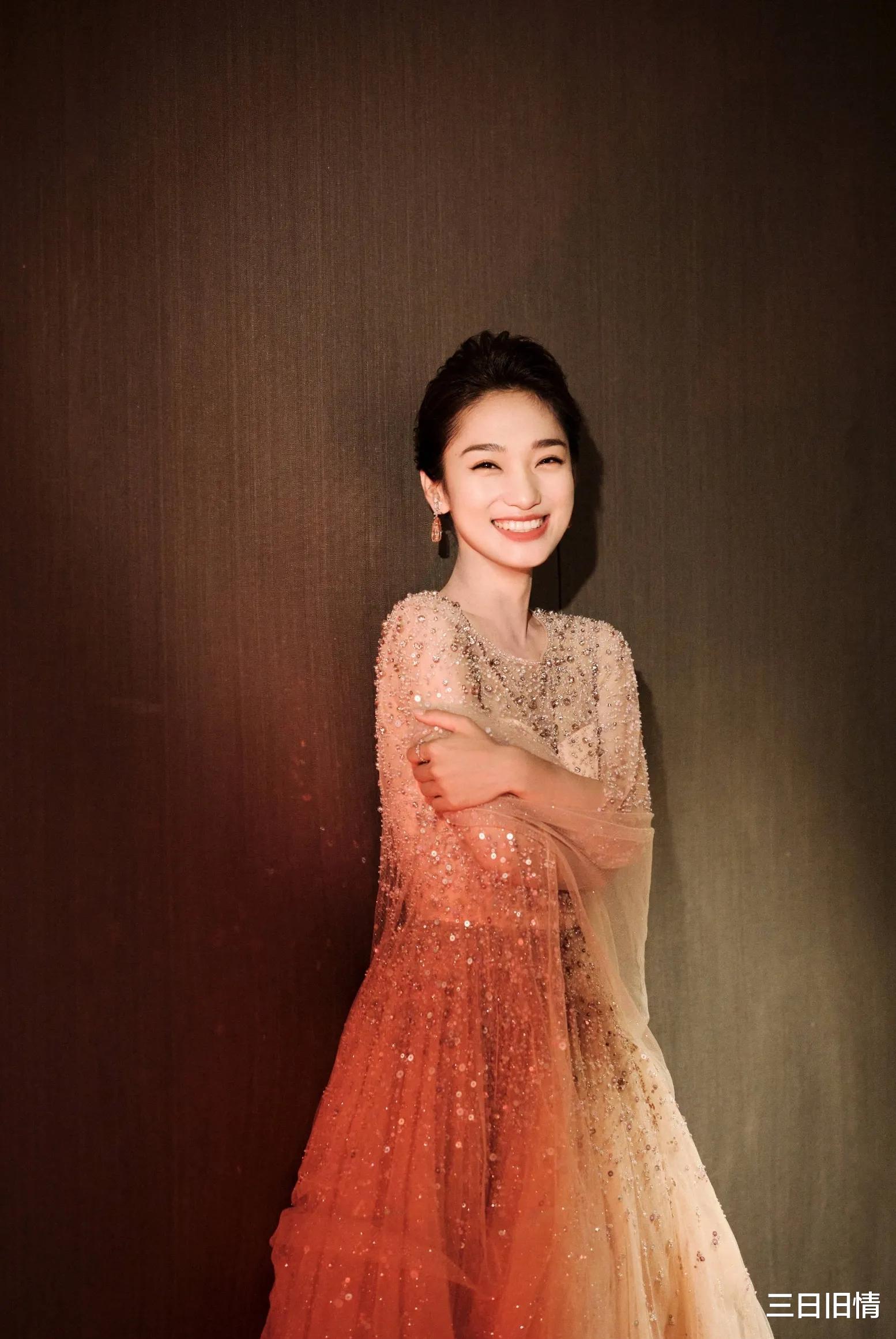 主持人|笑容甜美又知性优雅的美女主持人蓝羽