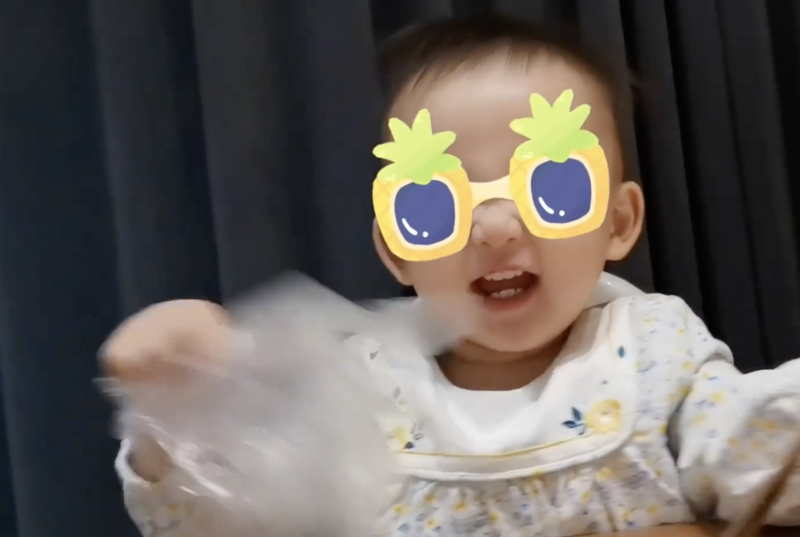 王思懿|苗苗给郑恺做家乡米粉，2岁女儿小酸奶甜喊妈妈，坐餐椅吃饭好乖