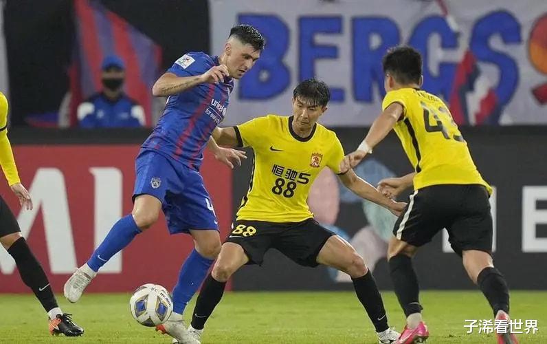 中国足球|上午8点! 资深名记最新表态引爆争议：球迷吐槽：中国足球需要恒大