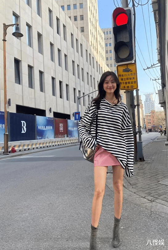 纪凌尘|纪凌尘晒照与女友秀恩爱，再被提“大海梗”怒怼：不要觉得很幽默