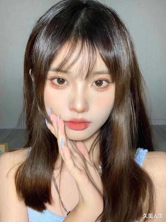 杨超越 杨超越是整了吗?怎么突然美成王祖贤了?