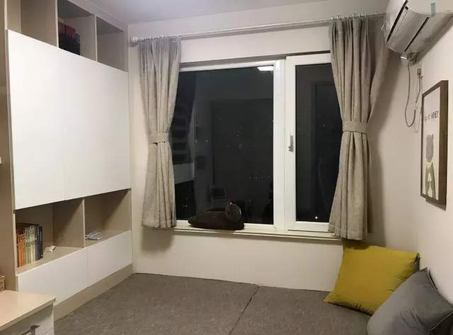 老公坚持卧室阳台打“侧柜”,面积大了10平方,邻居看了直眼红