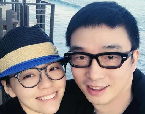 张靓颖|张靓颖的狗血情史：18岁遇见37岁的冯轲，在一起16年从未看清对方