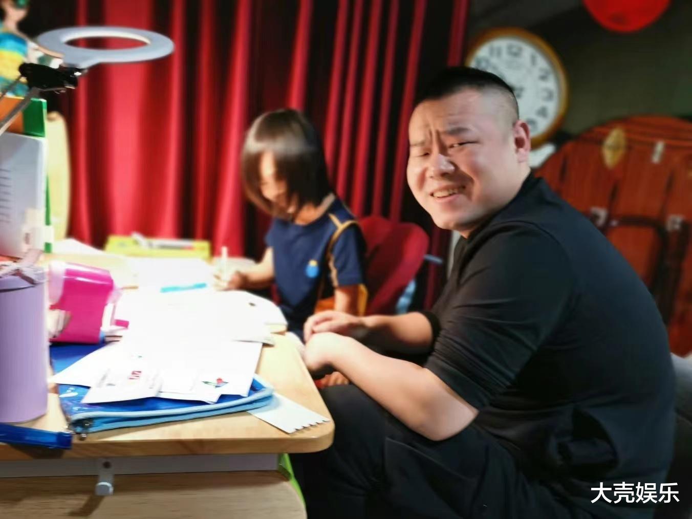 岳云鹏|岳云鹏辅导孩子作业差点崩溃,在线求助却惨遭网友集体调侃