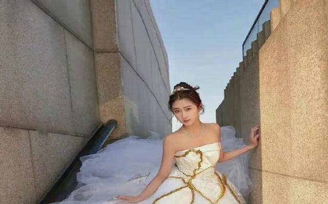 迪丽热巴|又被网友忽悠？爆料鹿晗关晓彤领证，彩礼高达9位数的人删帖