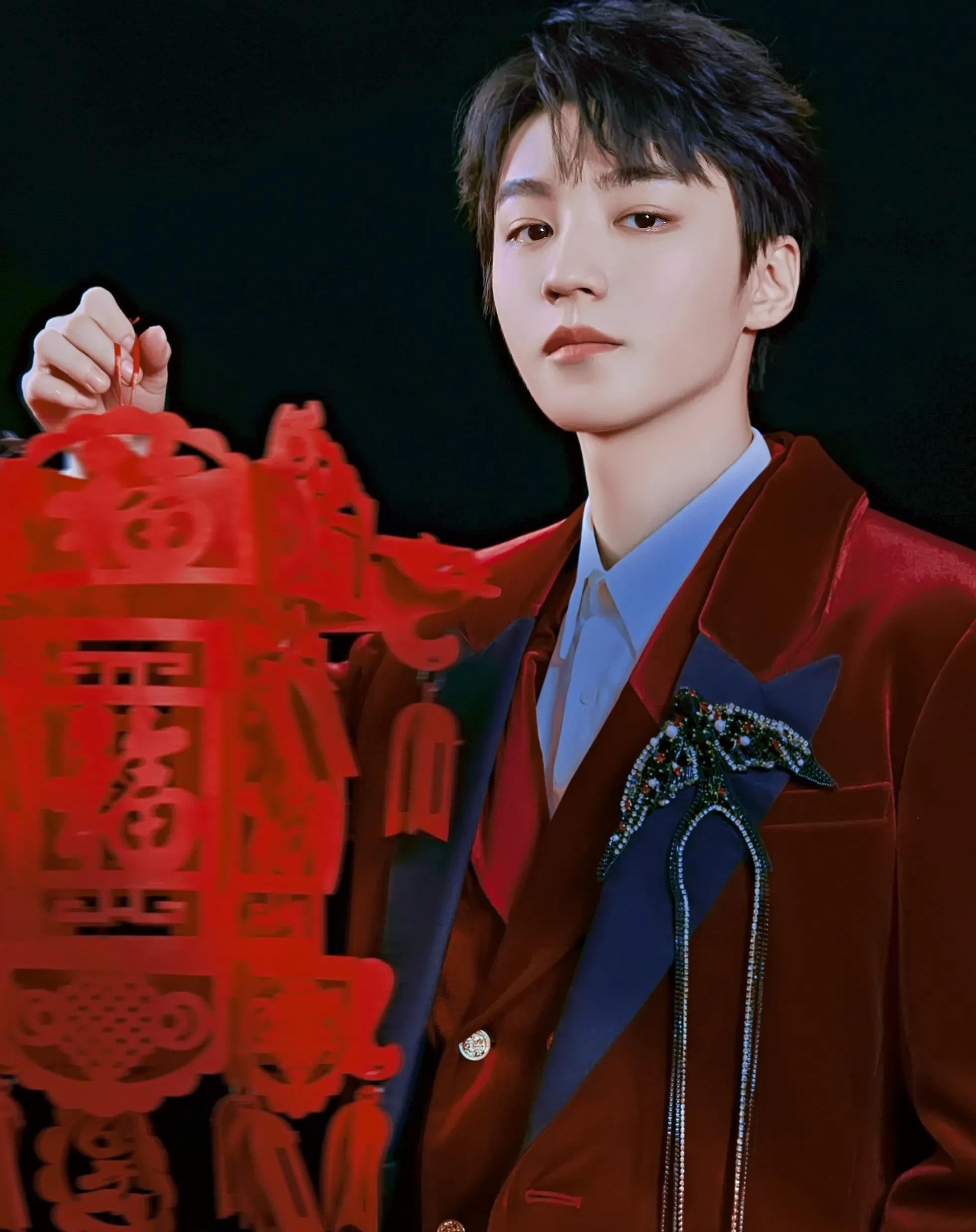 刘冰|丝绒西装才是西装中的王者吧!这几位男明星风格各异却同样帅气