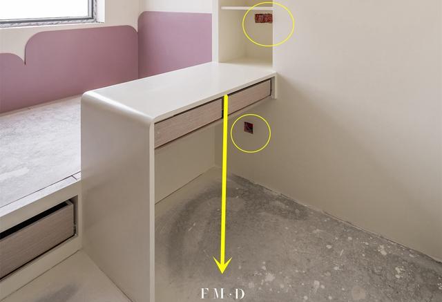 榻榻米做法聪明:外围增加一张书桌,一房能三用,睡得更香!