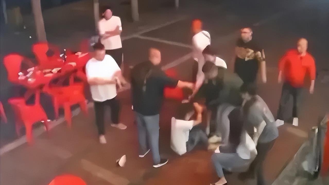 唐山打人事件：女孩反抗自卫，为什么还会被指责有错？错在哪里？