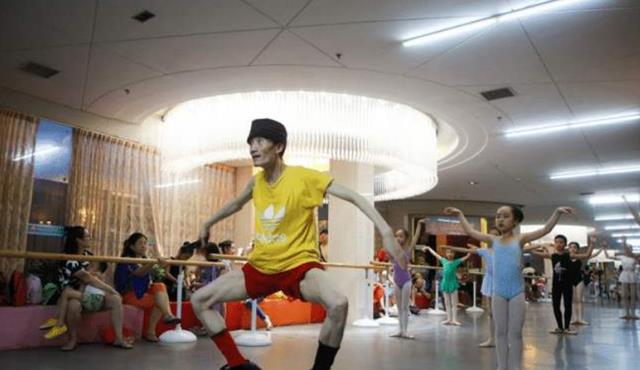 芭蕾舞|46岁“巨婴”郭冷：只会跳舞，连衣服都不会洗，年入百万无人敢嫁