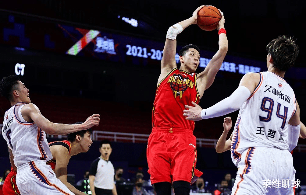 教练|闹大了！最后16秒贺希宁不听教练邱彪布置，冲着央视镜头频繁摇头