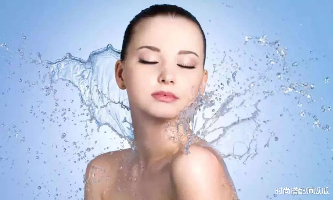 小红书 女人再懒,出门也要化淡妆!学会这3个重点,洋气减龄还衬气色