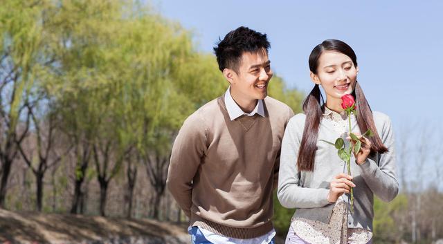 母亲不同意儿子的婚事,设计拆散两人,结果儿子跳楼自杀