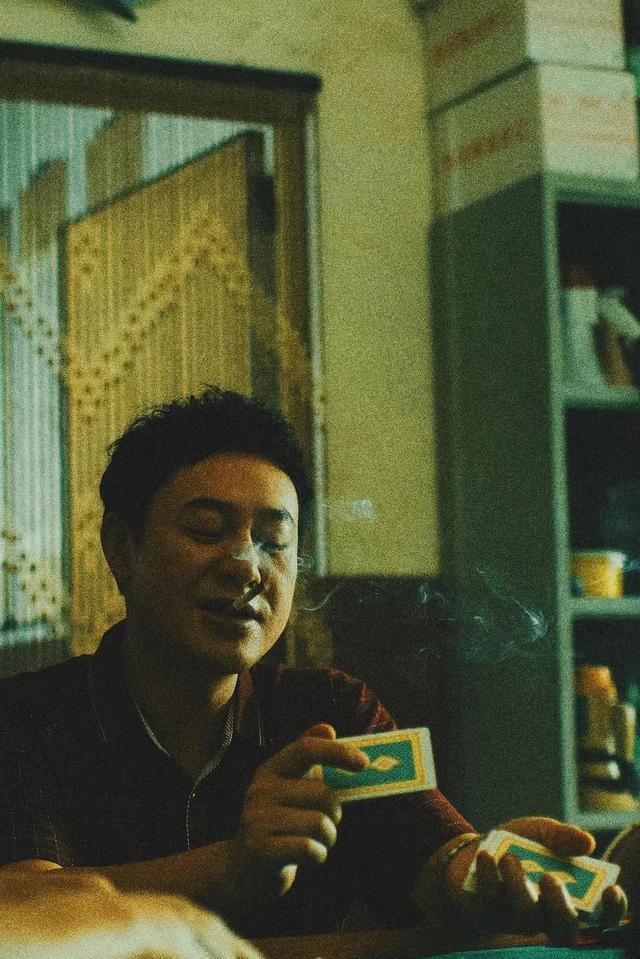 张颂文|拍戏20多年买不起房,张颂文的窘迫,撕下了娱圈天价片酬的遮羞布