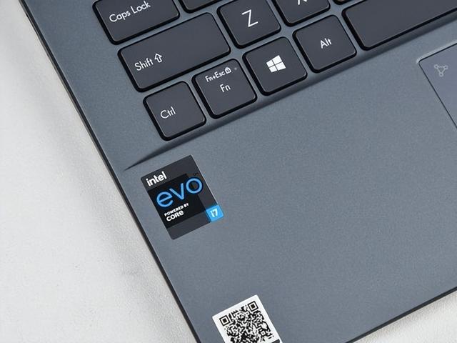 狮山|华硕灵耀X 凌锋全方位试用:995g超轻+18小时续航