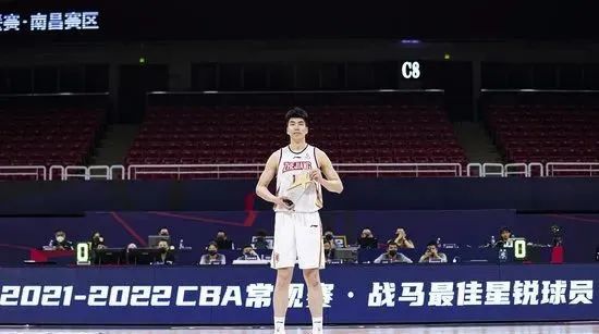 美国队|重磅！到美国打球！CBA新人王终于要走人......