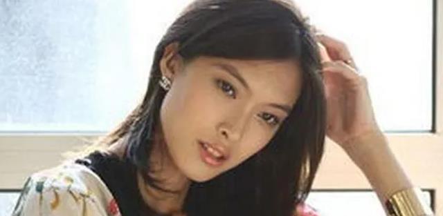 女孩|讨厌别人叫她“中国女孩”,如今混不下去想回中国捞金,已被封杀