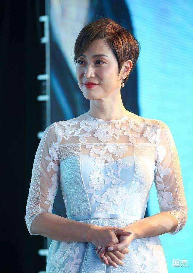 香港小姐|“风光不再”的港姐现状：有人抵押皇冠还巨债，还有人菜市场摆摊