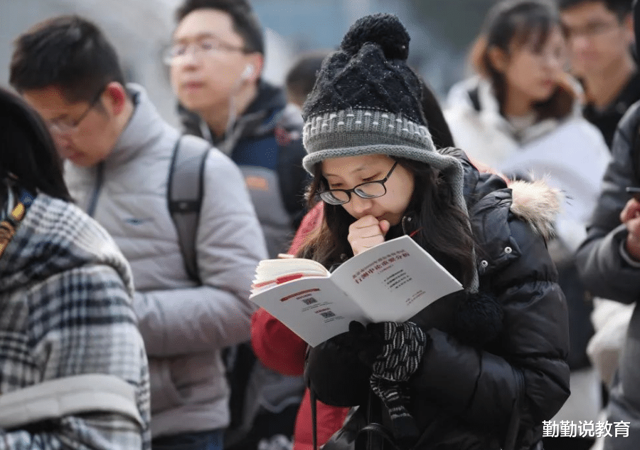 本科生|“聘任制”公务员开始招聘,看到要求后,本科生:年薪50万也不去