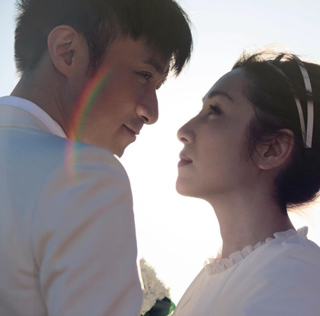 古巨基|基仔晒全家福为太太庆生,两岁帅儿嘟嘴献吻妈妈,母子俩相差52岁