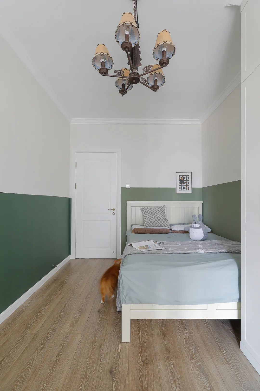 126㎡美式风格，跳脱的绚丽色彩、流畅的石膏线条，舒适慵懒又不失精致