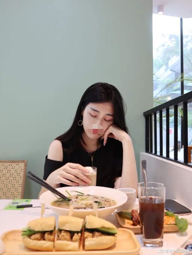 这么快就倒闭了，到年底，不知道还会倒闭多少家店