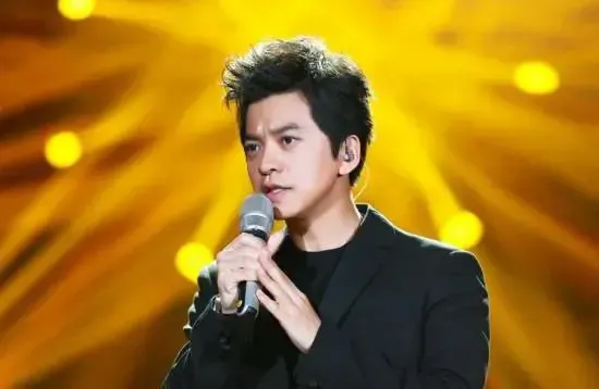 李健|一次，谢霆锋要加李健微信，可李健却说：“我手机加不了。”