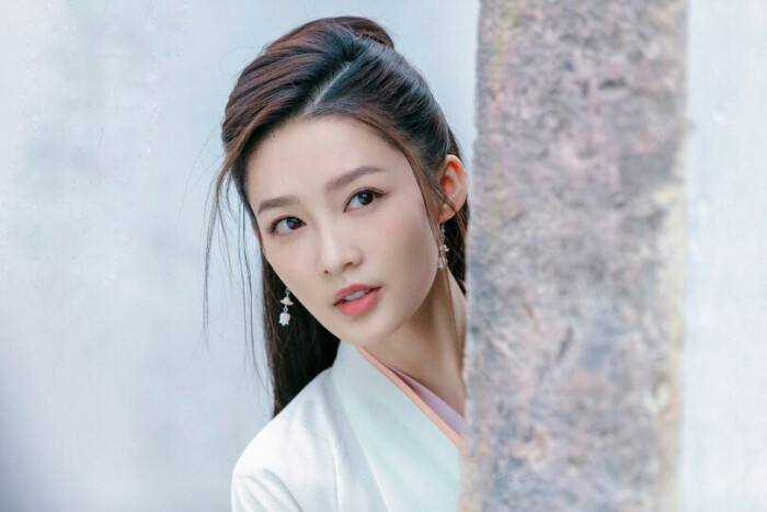 金庸|被作家嫌弃的5位明星，2人被嘲颜值不够，2人被金庸指责毁原著