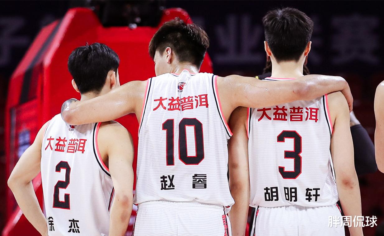 广东男篮|再见胡明轩！再见汤杰！广东宏远跟队记者曝猛料，杜锋爱徒或离队