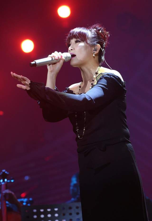 歌手朱桦个人资料图片