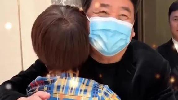 姜昆|姜昆做客王雪纯直播间。评论骂声一片：为何网友对他误解这么深？