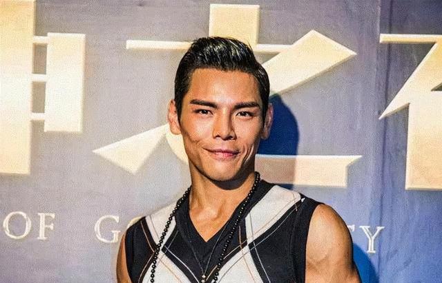 谢金燕|同样是女强人，汪小菲妈和向佐妈的差距，都是被不成器的儿子逼得