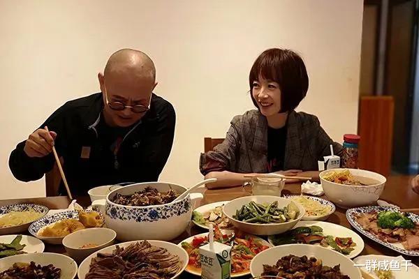 李连杰|鲁豫去李连杰家里吃饭，她吃了一片火腿觉得很好吃，这一片就值200块！