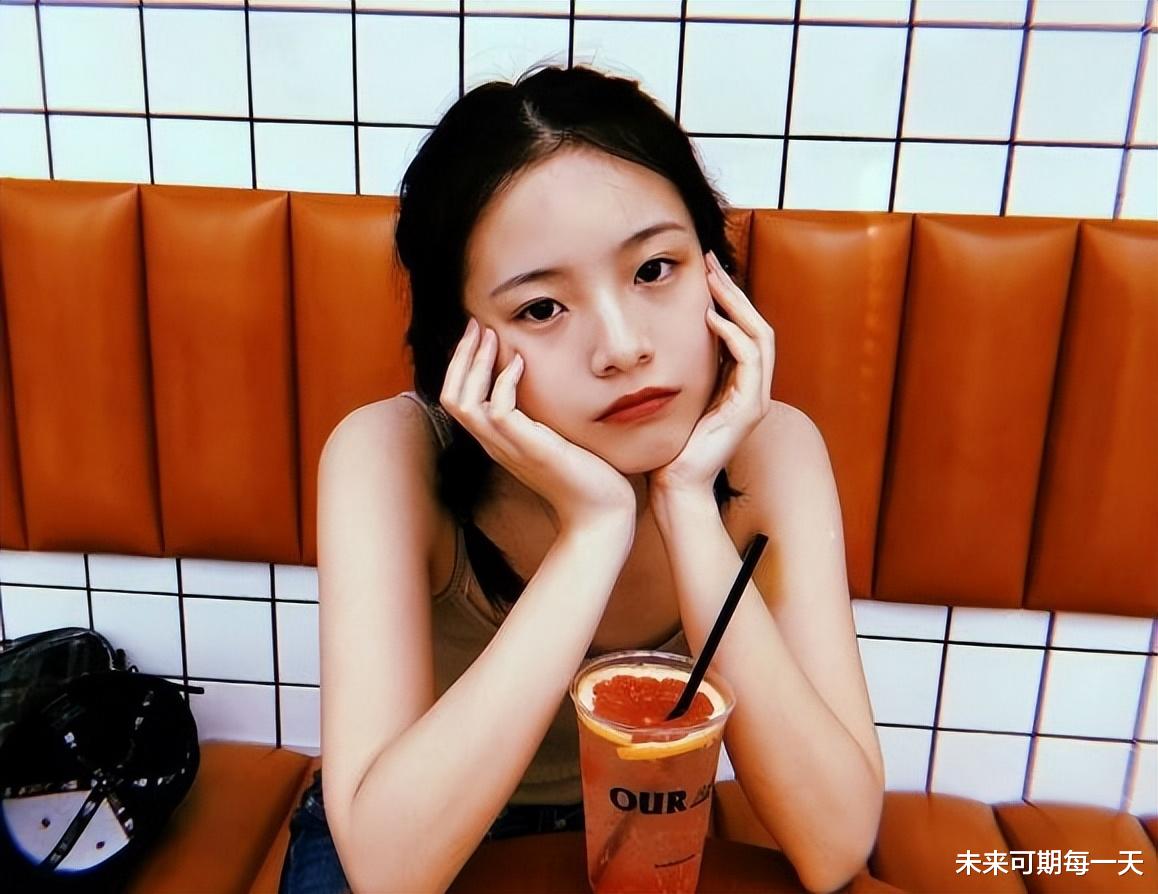 李庚希|李庚希:背景强大素质太低,靠徐静蕾走红,却扔烟头人设崩塌