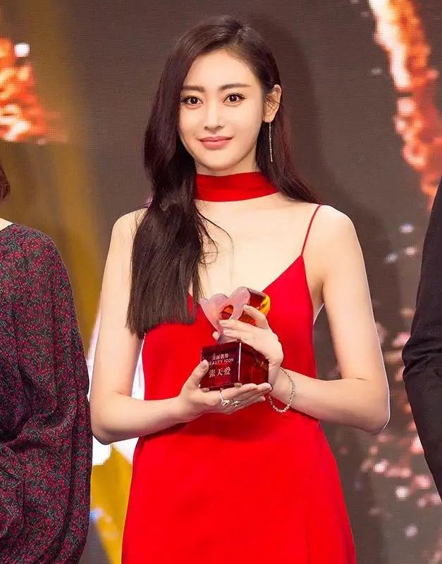 张天爱|从籍籍无名到星光无限，张天爱用坚持开辟出自己的一番演艺事业