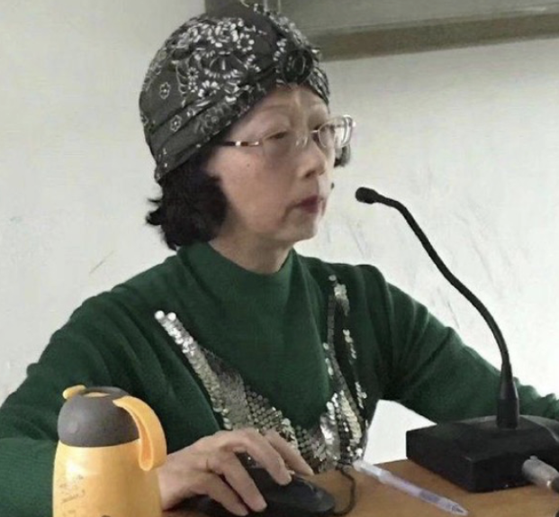 穿衣搭配|女老师被称“时尚达人”，每天不重样，教英语的果然是“时髦精”