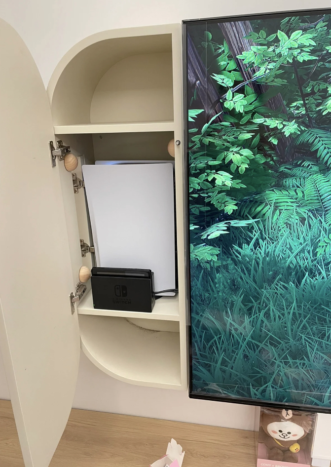 能给家里装这些物件的，起码也得是个90后，年龄大的人理解不了