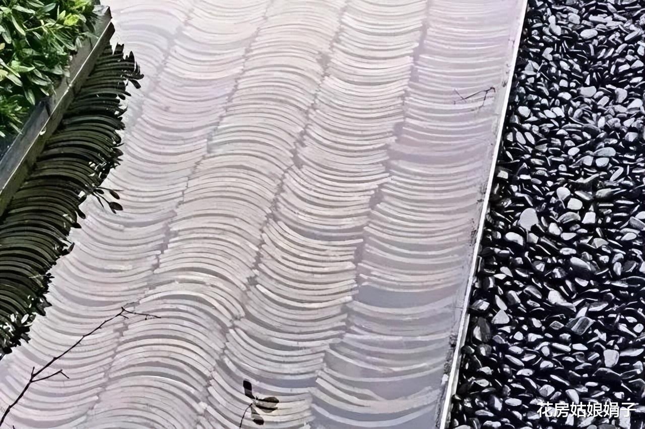 老砖老瓦收进小院，是做园艺盆器还是装饰小院，要的是独有的古韵