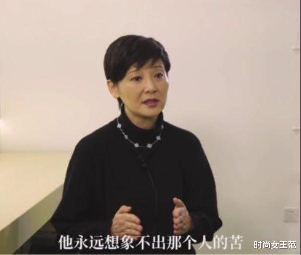 徐帆|徐帆参加同学聚会，53岁素颜自然松弛下坠，纯天然穿老式棉服就是漂亮