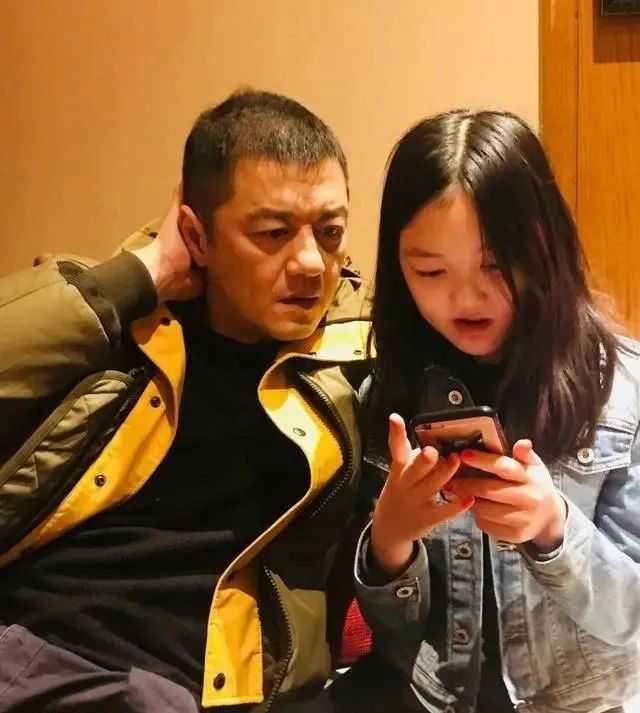 带货|李亚鹏:窦靖童不是我生的会更严苛,定经济舱希望她过普通人生活